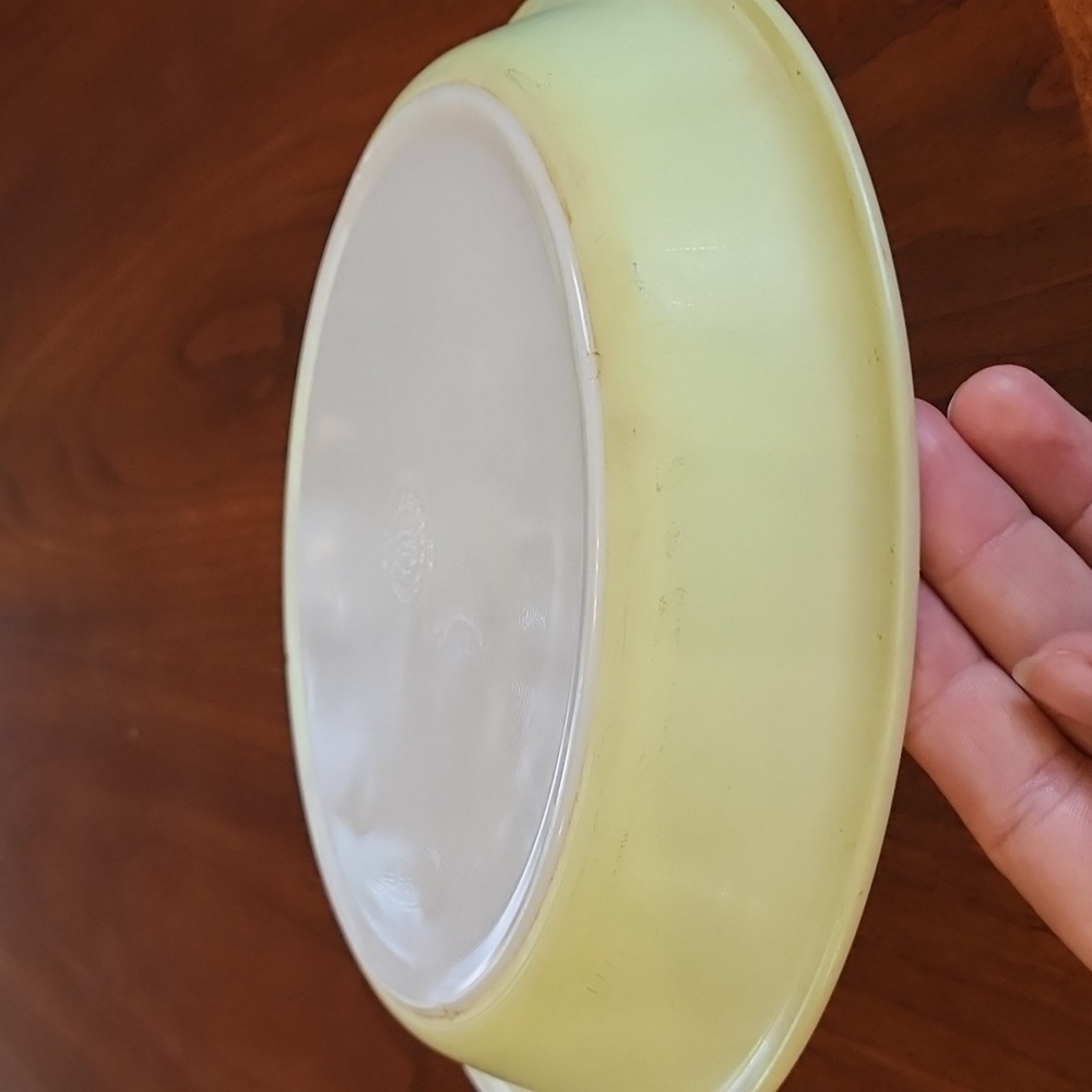 Lime green PYREX pie dish RARE made in CANADA version